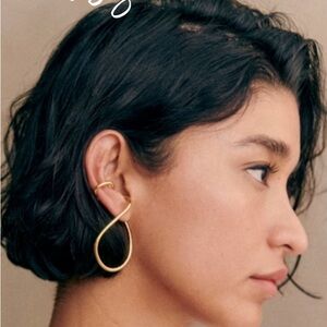 Elegant Gold Hoop Earrings
